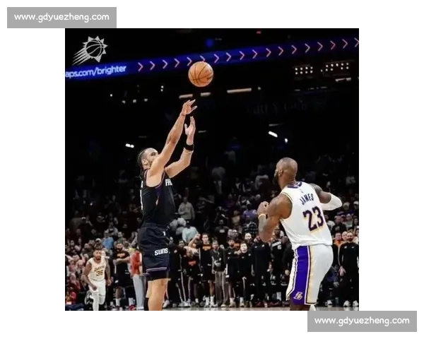 热火对决湖人比分成焦点攻防博弈引爆全场讨论赛后走势与巨星表现